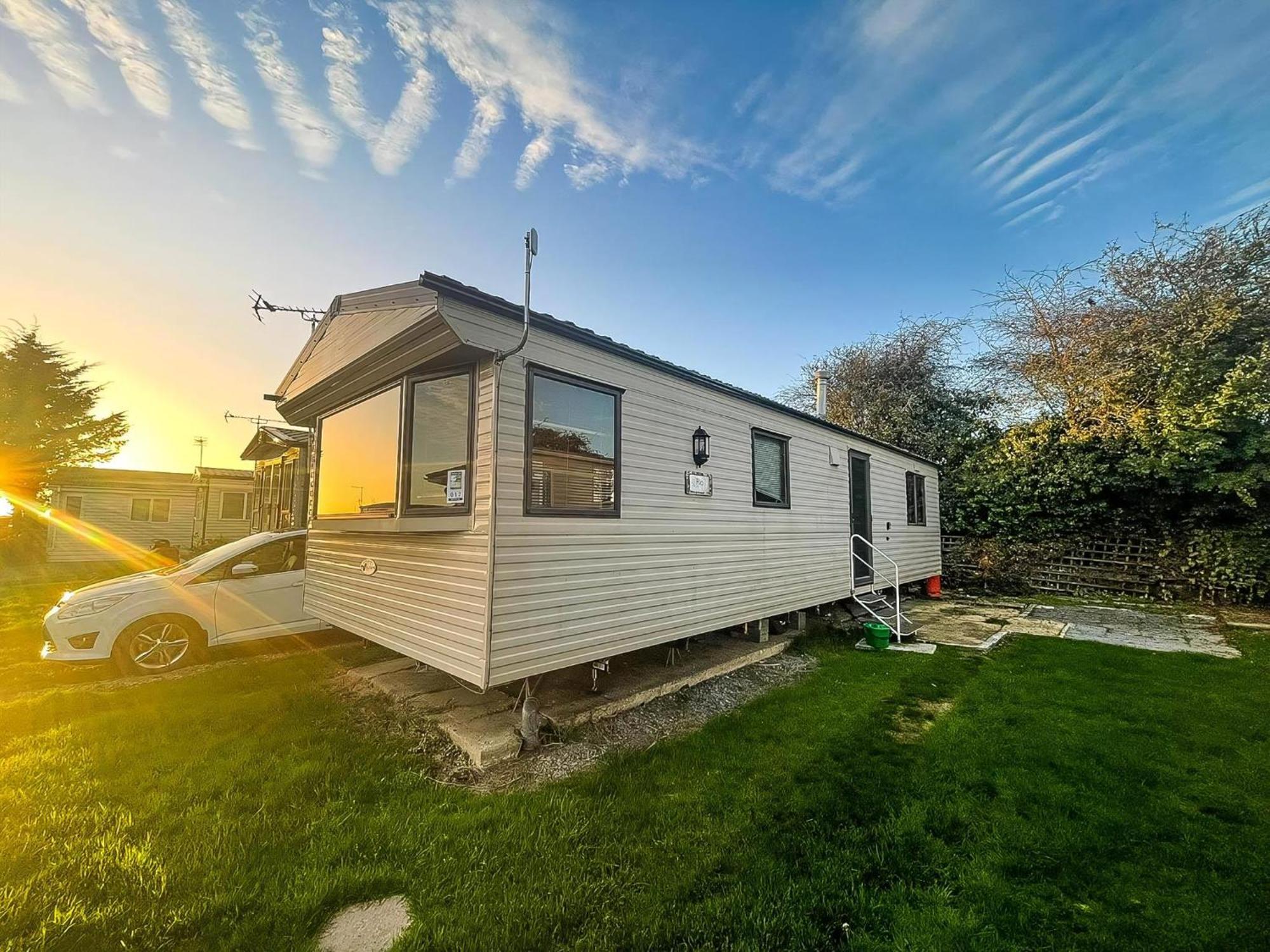 Homely 6 Berth Caravan At Steeple Bay In Essex Ref 36017D Southminster Екстер'єр фото